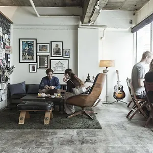 Hostel 64